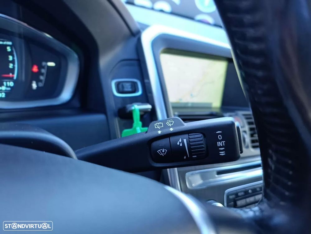 Volvo XC 60 2.0 D4 Momentum Geartronic - 8