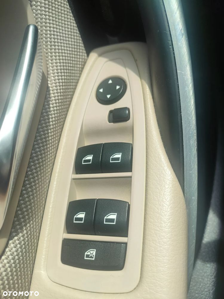BMW Seria 3 320d Sport Line - 13