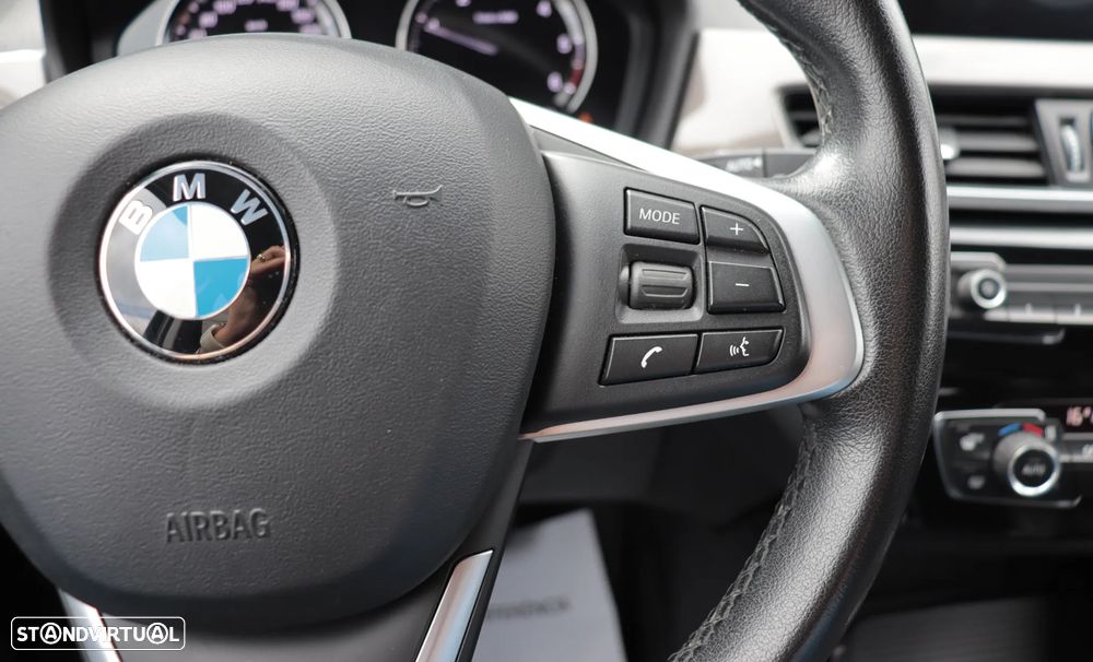 BMW X1 16 d sDrive xLine Auto — fotografia 26
