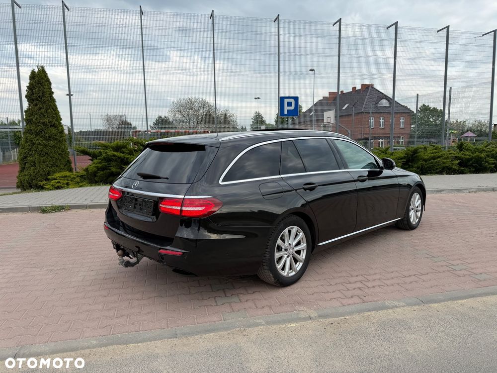 Mercedes-Benz Klasa E 220 d 4Matic 9G-TRONIC Avantgarde - 6