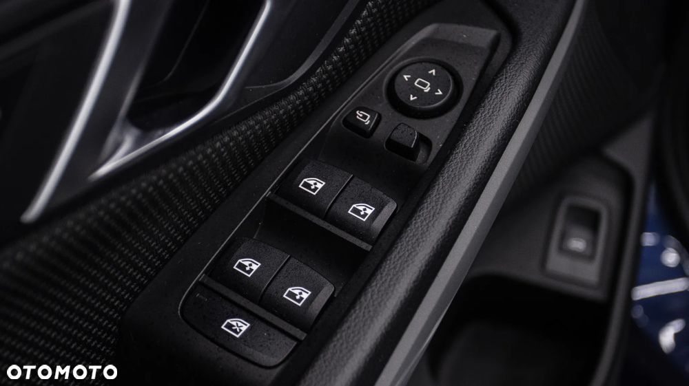 BMW Seria 3 318i Sport Line - 33