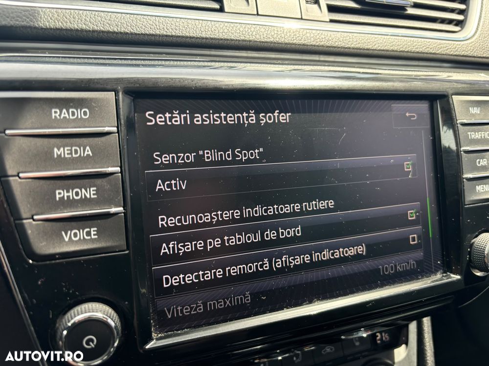 Skoda Superb 2.0 TDI DSG Ambition - 28