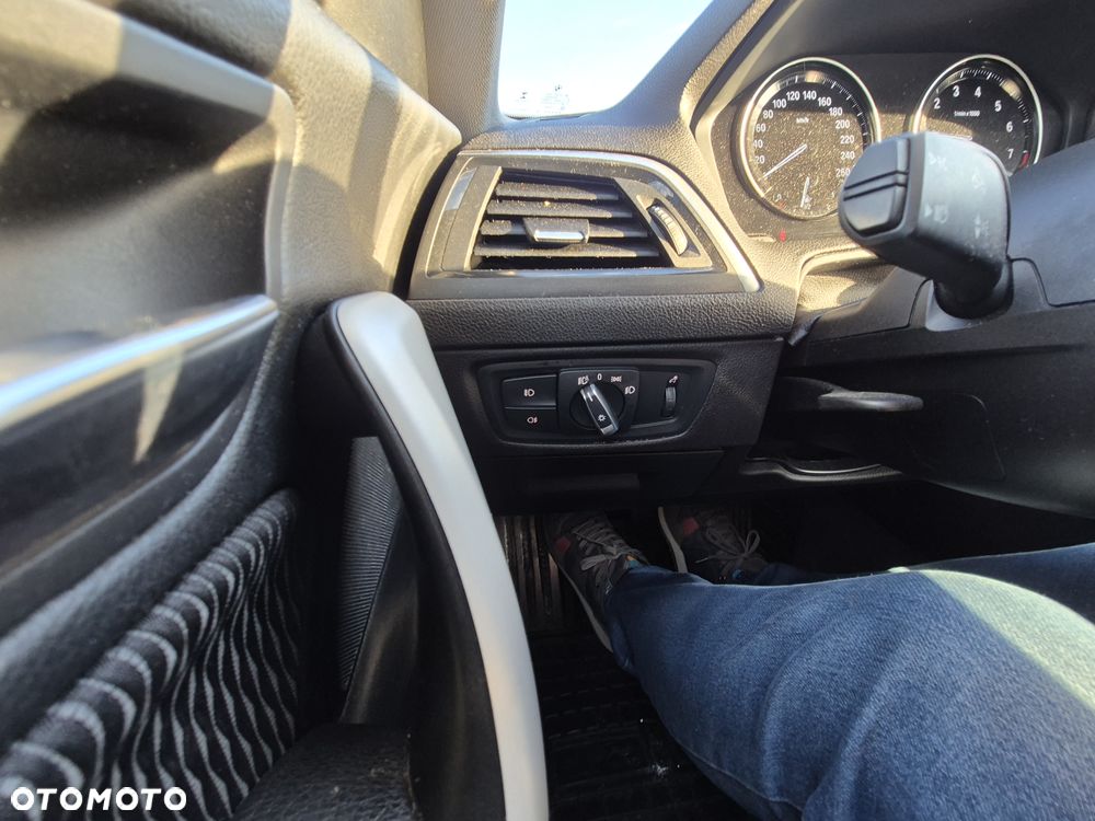 BMW Seria 1 120i Sport-Aut Urban Line - 25