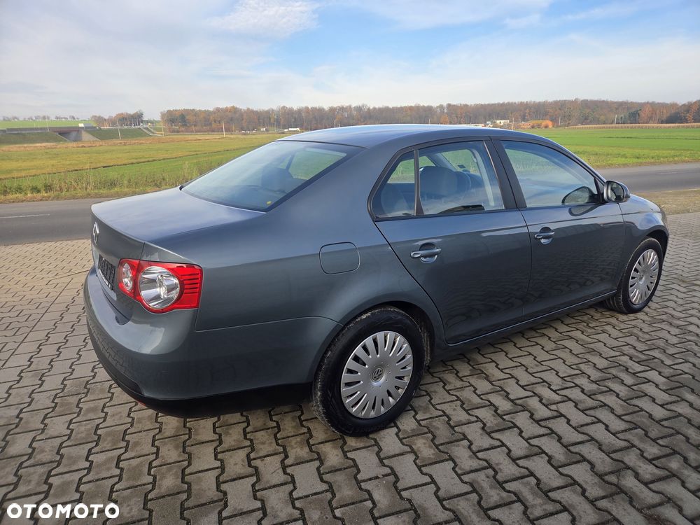 Volkswagen Jetta 1.6 Trendline - 5