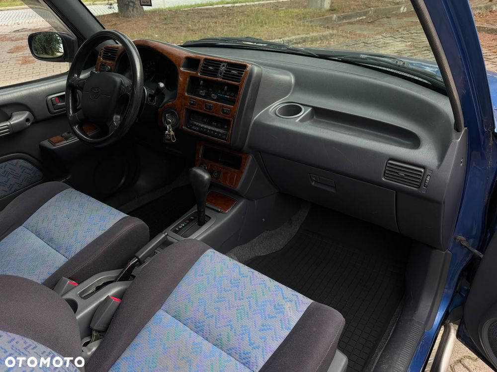 Toyota RAV4 2.0 - 7
