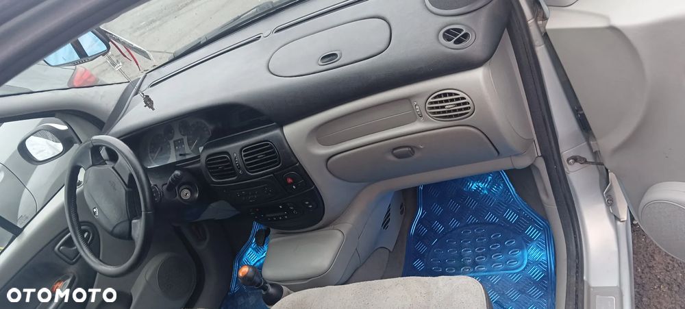 Renault Scenic 2.0 16V Alize - 9