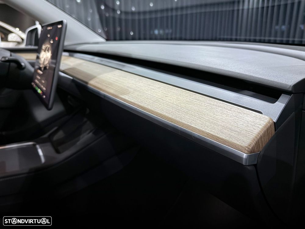 Tesla Model Y Long Range Dual Motor AWD - 32