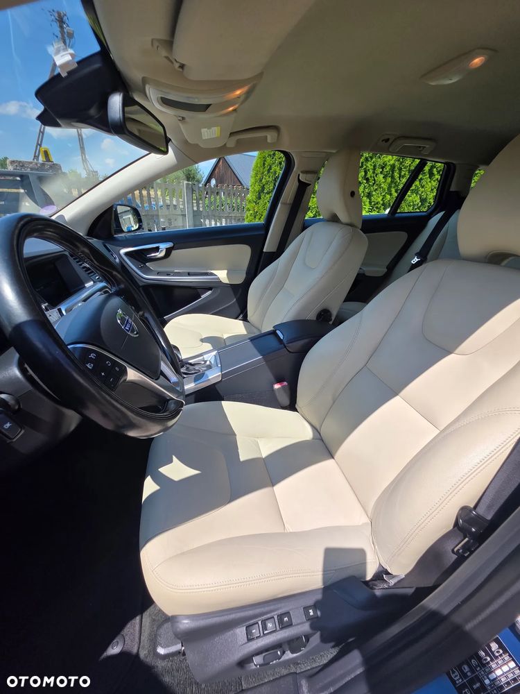 Volvo V60 D6 AWD Plug-in Hybrid Summum - 7
