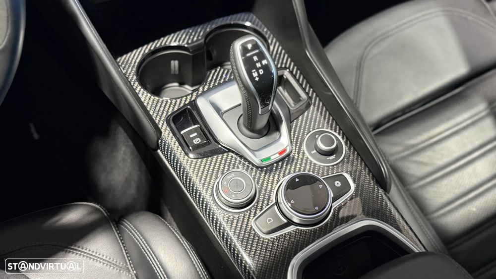 Alfa Romeo Giulia 2.9 V6 Bi-Turbo AT8 Quadrifoglio - 37