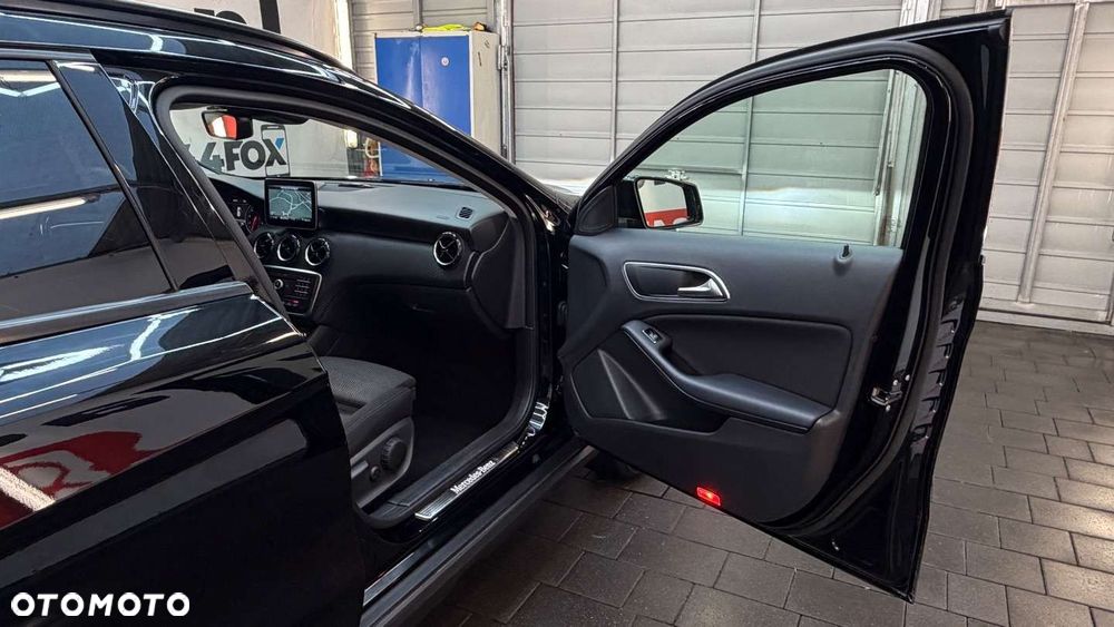 Mercedes-Benz GLA - 38