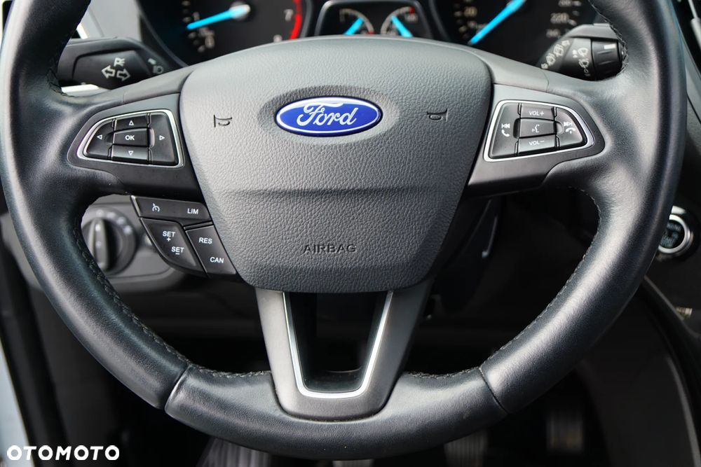 Ford Kuga 1.5 EcoBoost 2x4 Titanium - 32