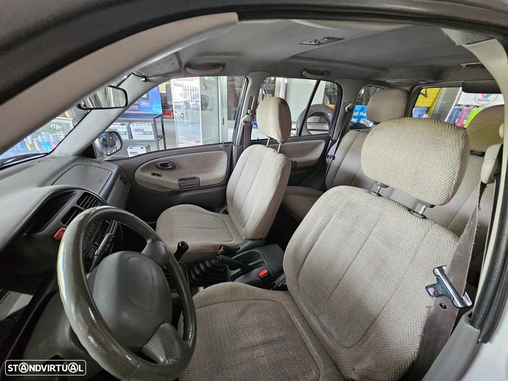 Suzuki Grand Vitara Metal Top 2.0 TDi - 8