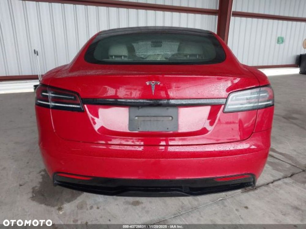 Tesla Model S - 8
