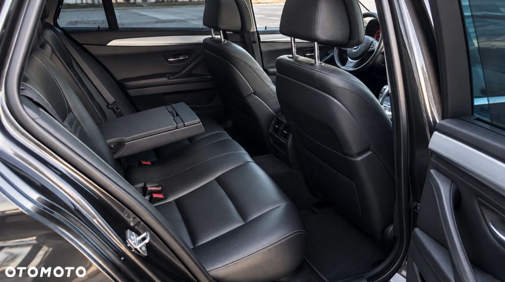BMW Seria 5 525d Luxury Line - 8