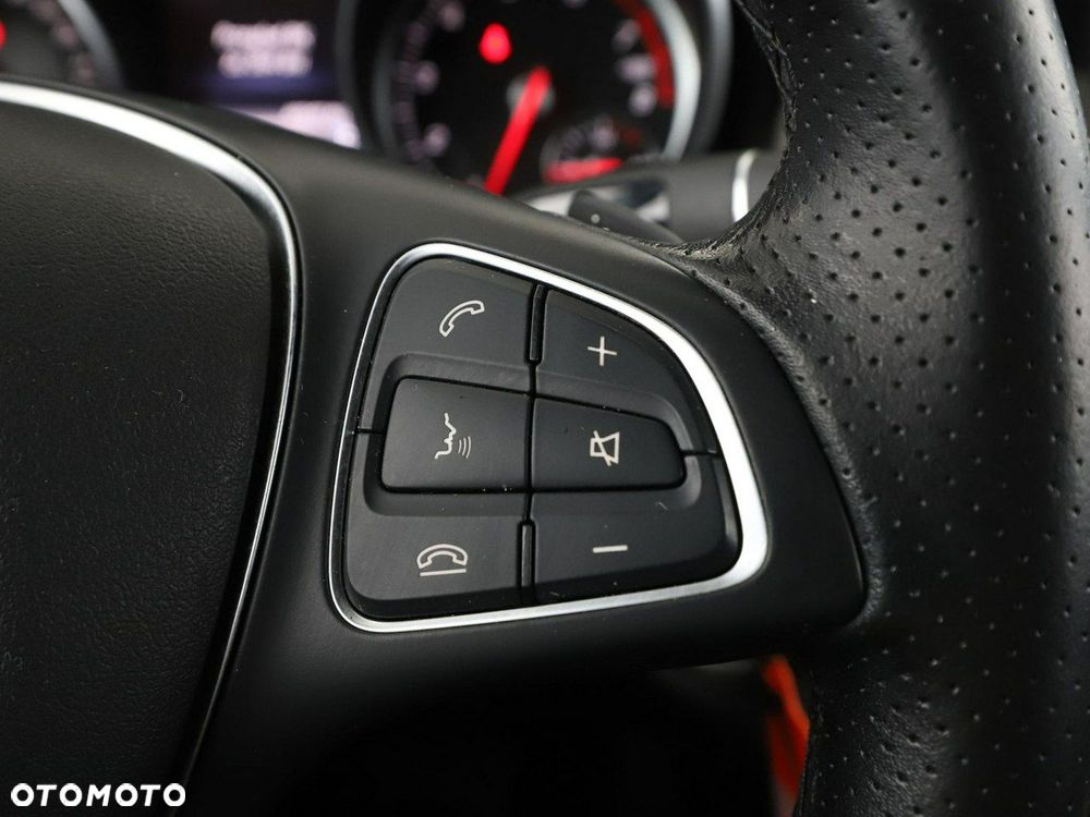 Mercedes-Benz CLA 180 7G-DCT Urban - 30