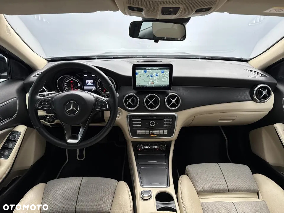 Mercedes-Benz GLA 200 7G-DCT - 20