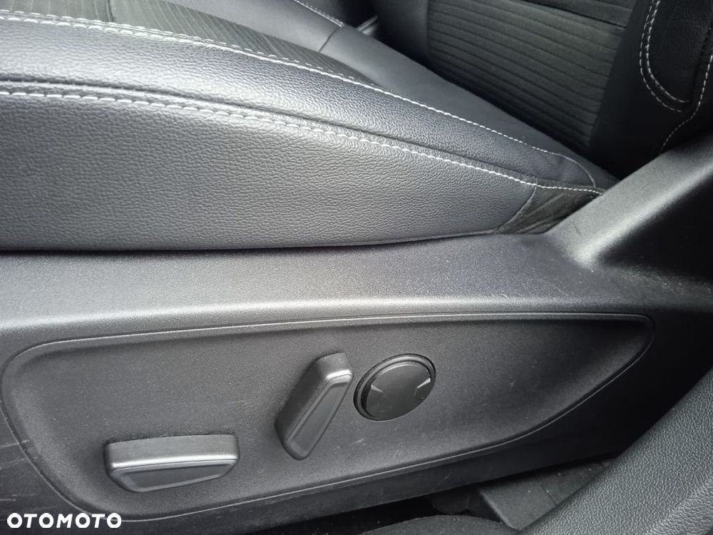 Ford Kuga - 32