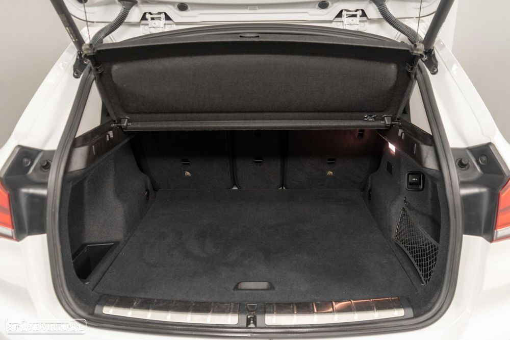 BMW X1 25 e xDrive Corporate Edition - 13