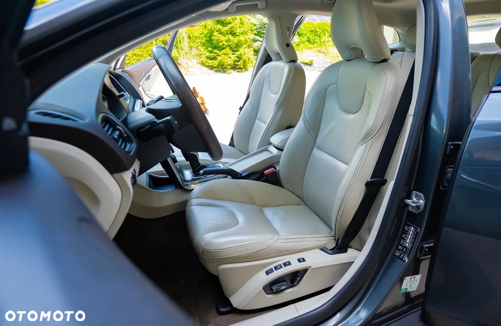 Volvo V40 T4 Powershift Summum - 25