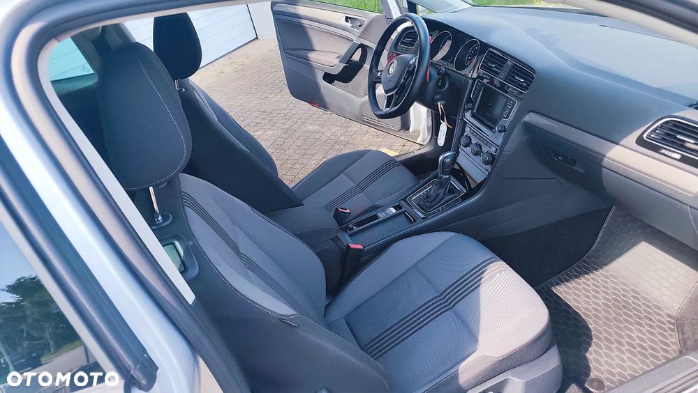 Volkswagen Golf 1.6 BlueTDI DSG Comfortline - 32
