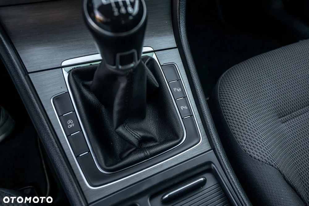 Volkswagen Golf - 28
