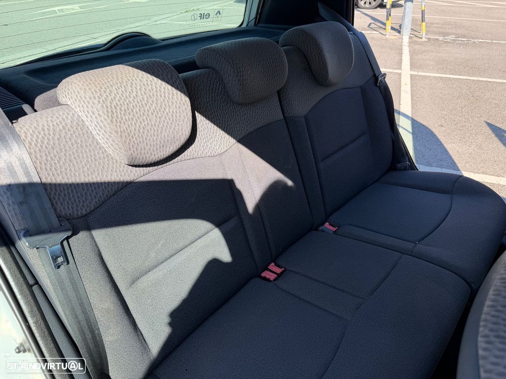 Renault Clio 1.2 16V Confort - 9