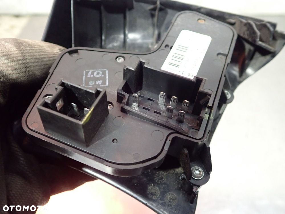 PRZEŁĄCZNIK PANEL STEROWANIA FOTELA KIEROWCY MERCEDES-BENZ W211 E200 CDI   2118701010 - 8