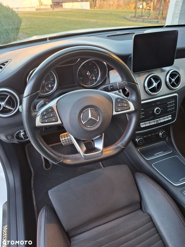 Mercedes-Benz CLA 200 7G-DCT - 12