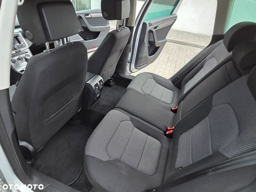 Volkswagen Passat 2.0 Blue TDI DSG SCR Comfortline - 29
