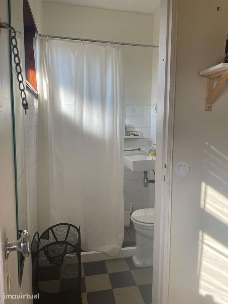 Quarto - localizado em Massarelos Porto - Grande imagem: 3/9