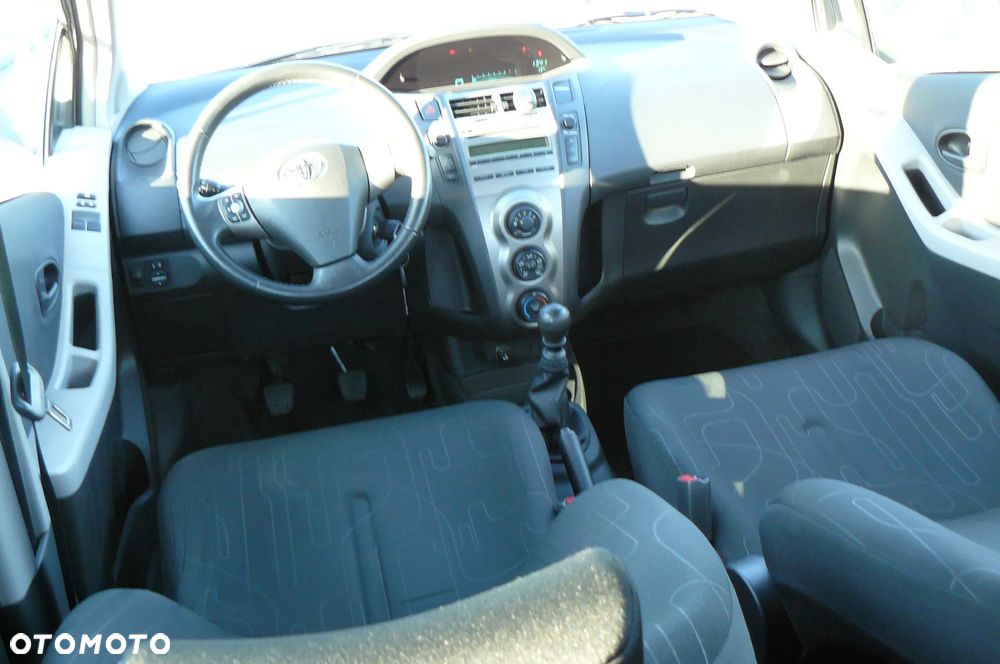 Toyota Yaris - 13