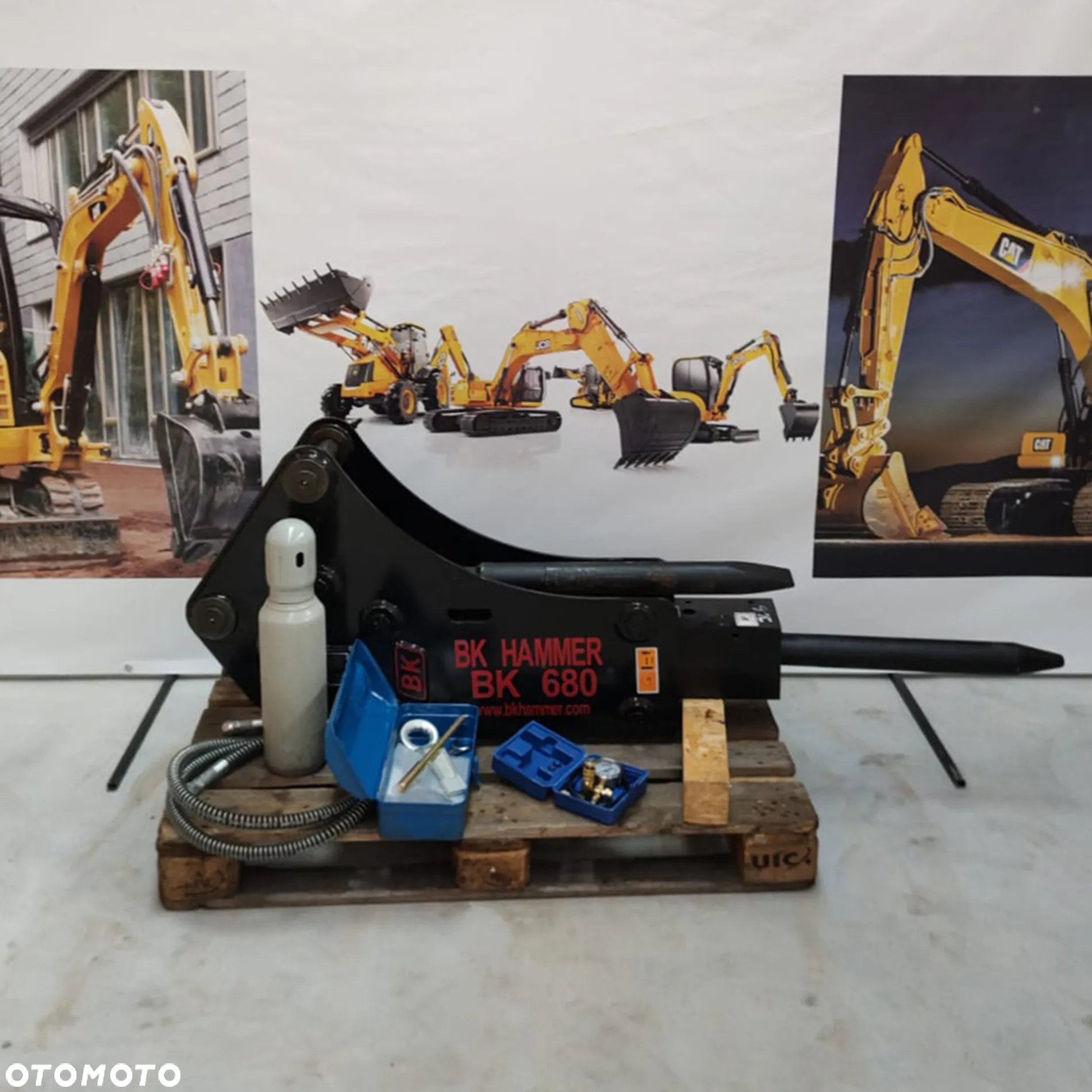 Młot skośny wyburzeniowy BK HAMMER BK680 JCB 3CX,4CX maszyny 5-8t - 2