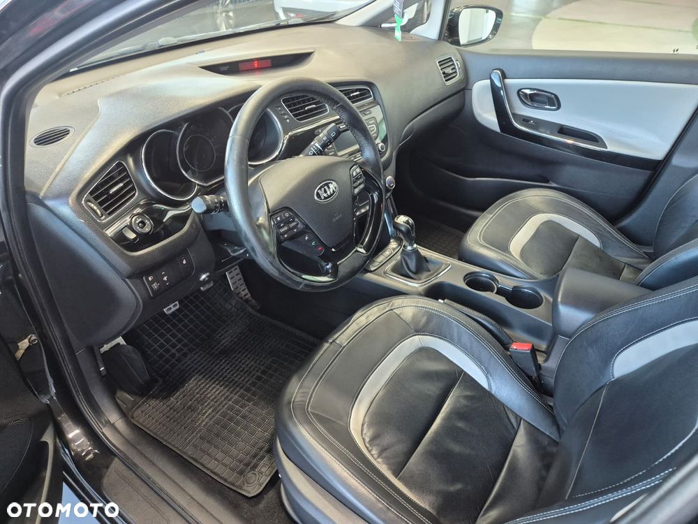 Kia Ceed 1.6 CRDi 128 Platinum Edition - 14