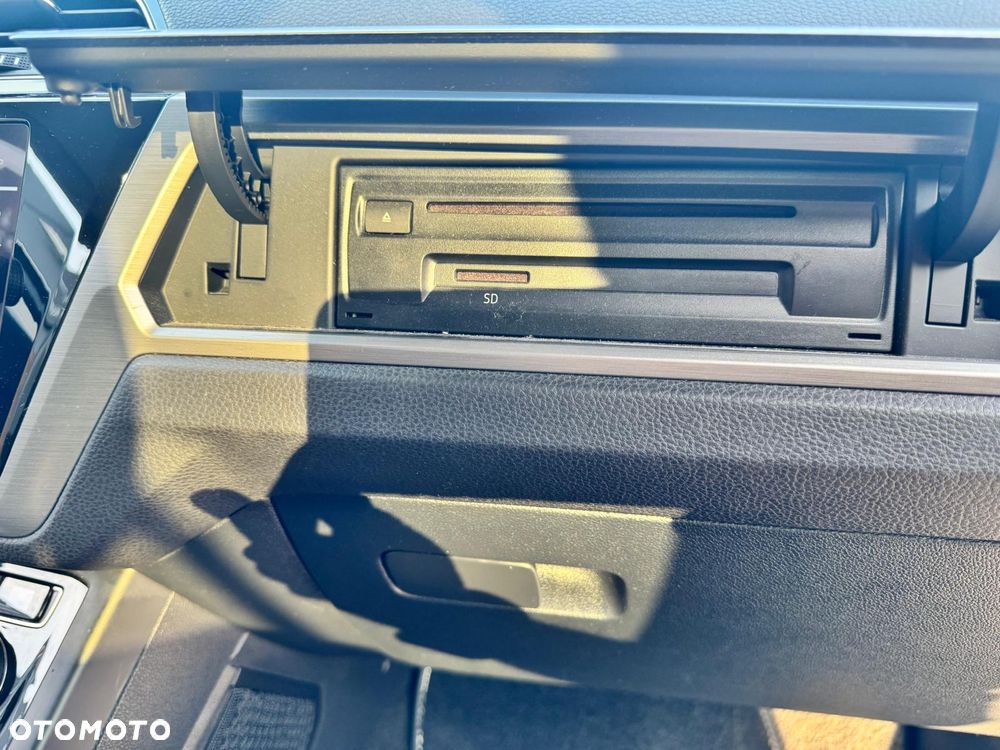 Volkswagen Touran - 32