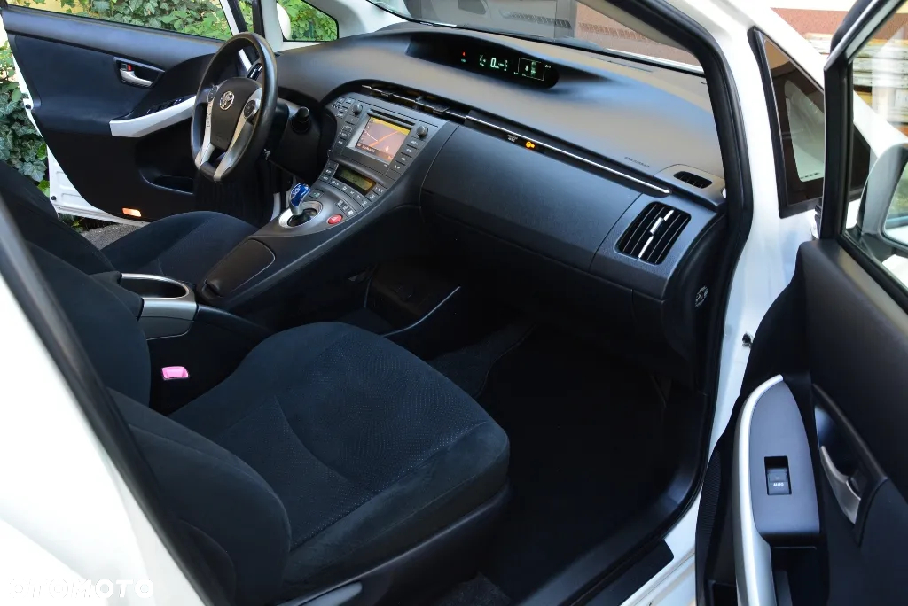 Toyota Prius (Hybrid) Comfort - 22