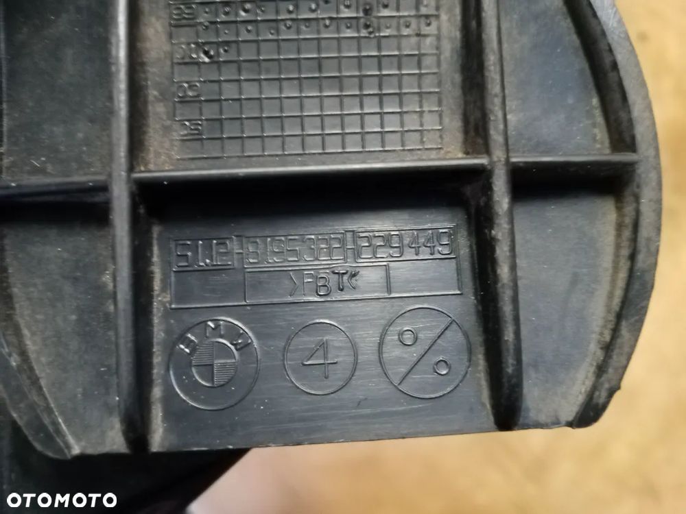 Ślizg zderzaka prawy tył BMW E46 8195322 - 4