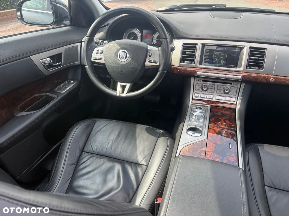 Jaguar XF 3.0 V6 Luxury - 16