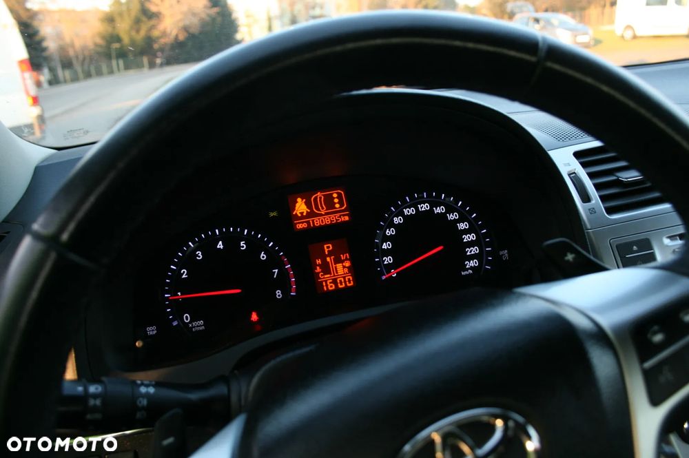 Toyota Avensis - 16