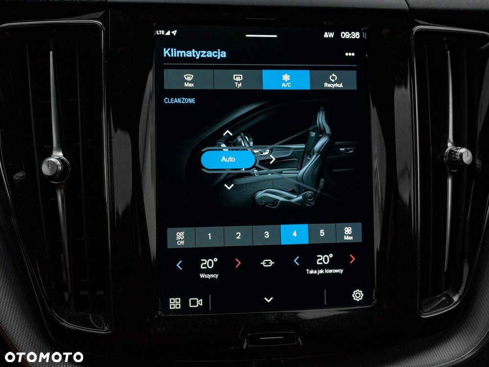 Volvo XC 60 B4 B Plus Dark - 20