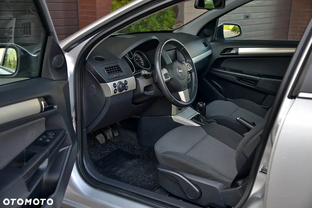 Opel Astra 1.9 CDTI Cosmo - 22