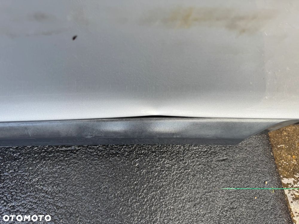 Drzwi prawe Renault Megane III KOMBI tył OE - 4