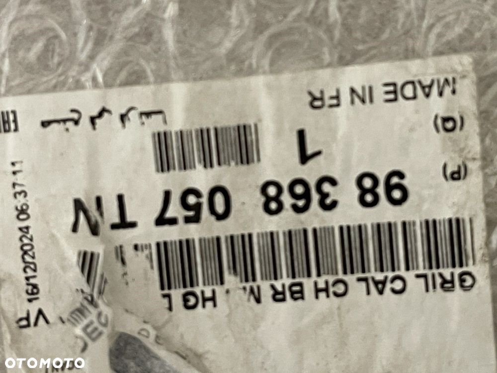 FABRYCZNIE NOWY ORYGINALNY GRILL ATRAPA POD KAMERE PEUGEOT 5008 II 3008 2 LIFT 20-24 98368057TN - 8