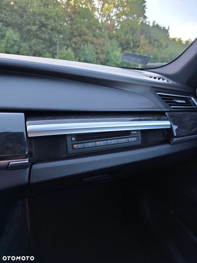 BMW Seria 7 740d xDrive - 27