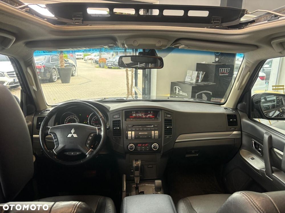 Mitsubishi Pajero - 23