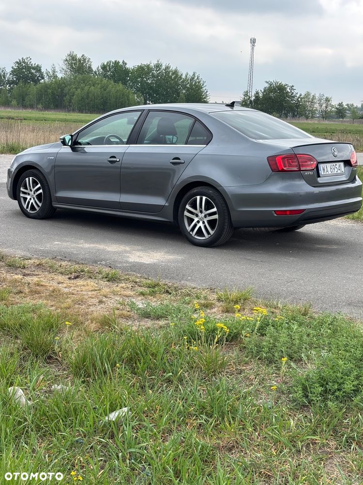Volkswagen Jetta Hybrid - 6