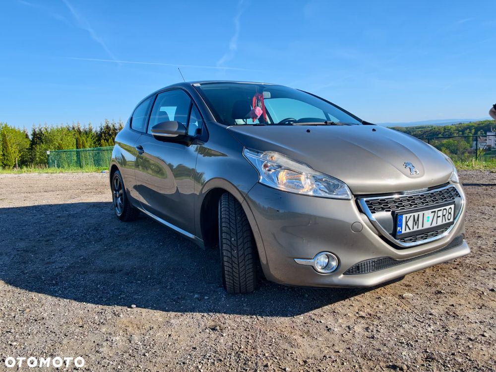 Peugeot 208 - 6