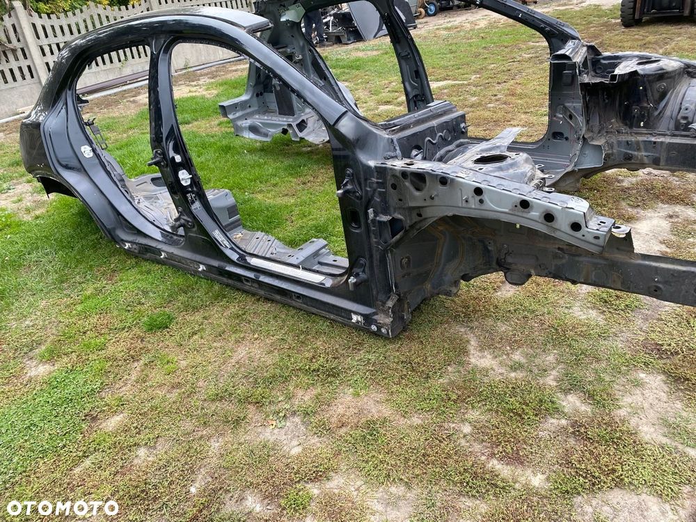 MERCEDES gla 156 slupek prog prawy lewy caly bok kolor 191 - 3