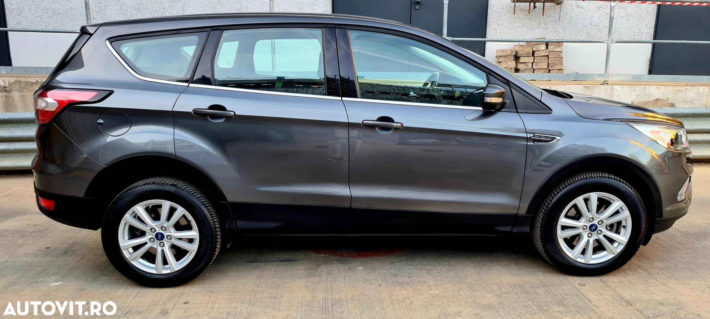 Ford Kuga 1.5 TDCi 2WD Trend - 2