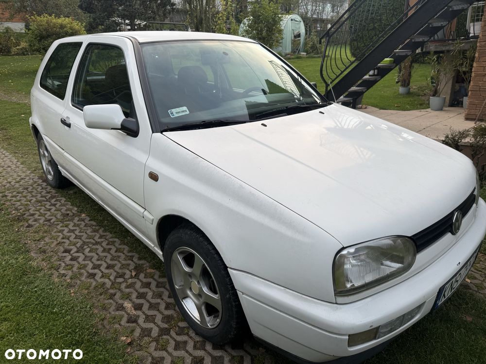 Volkswagen Golf - 1