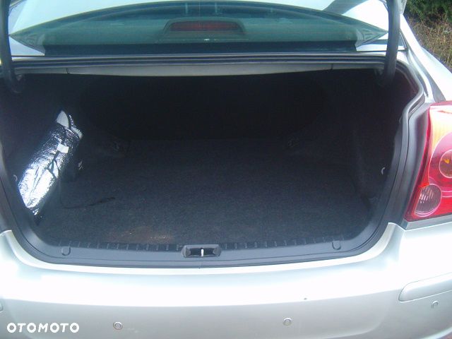 Toyota Avensis - 11